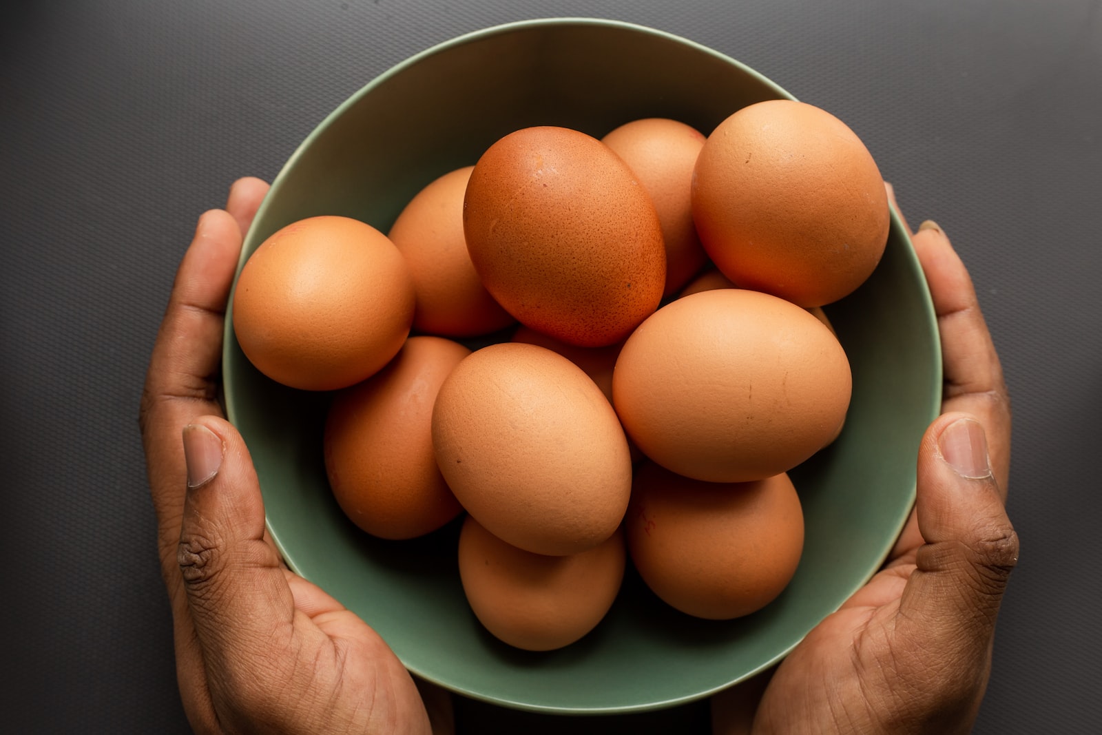 US large eggs more expensive than medium, small in 2022