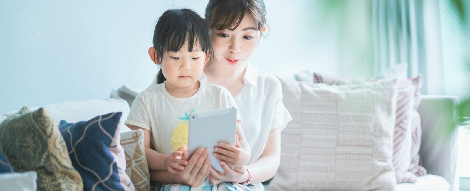 E-Books for Busy Parents: How to Fit Reading into a Packed Schedule