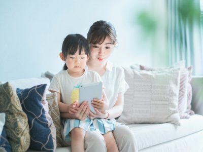 E-Books for Busy Parents: How to Fit Reading into a Packed Schedule