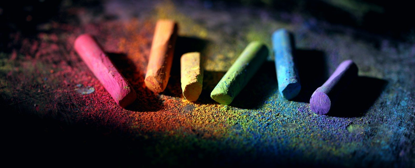 red white and green color pencils
